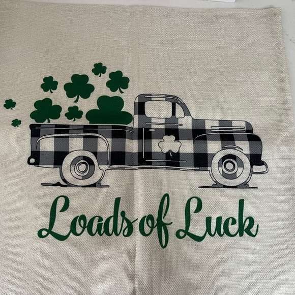 New St Patricks Day Pillow Cover, NEW Buffalo plaid Loads of Luck Irish case - Picture 1 of 3